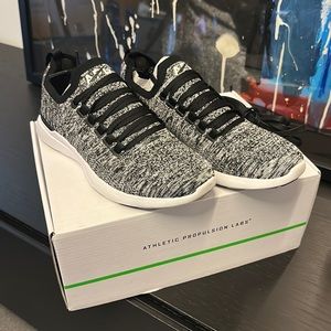 APL Breeze Sneakers Like New with Box and Extra Laces sz 7.5